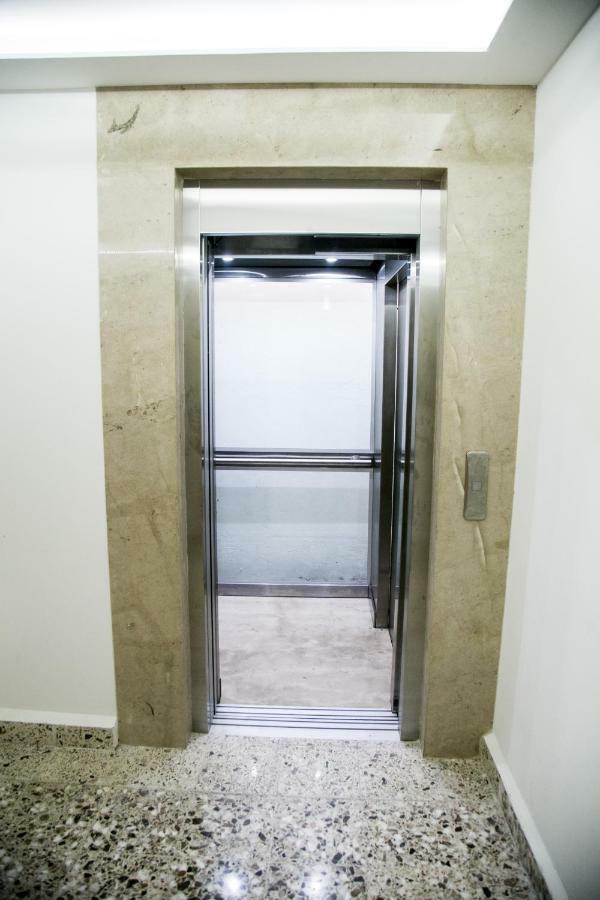 Booking 500 Monterrey Eksteriør billede
