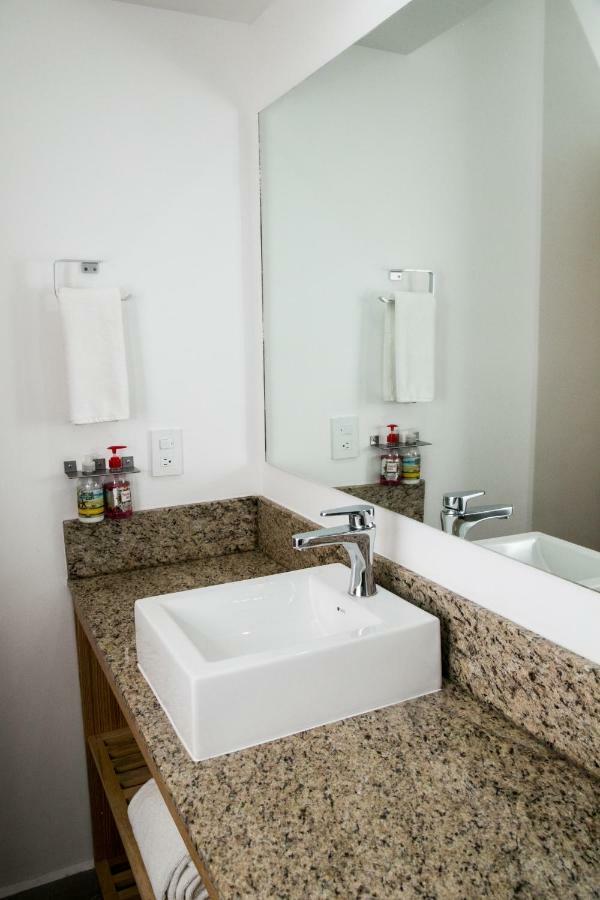 Booking 500 Monterrey Eksteriør billede