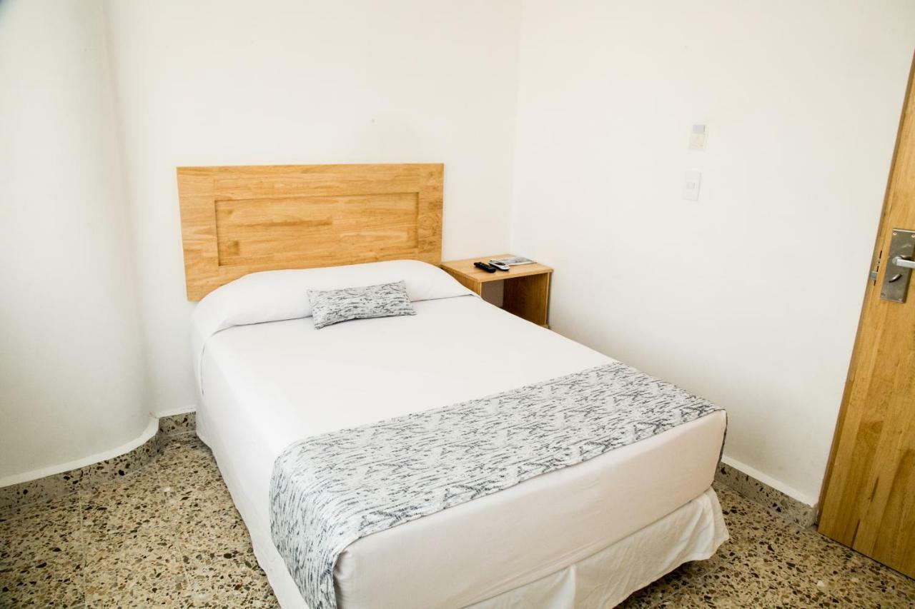 Booking 500 Monterrey Eksteriør billede