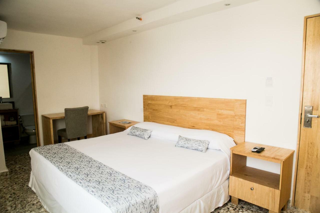 Booking 500 Monterrey Eksteriør billede