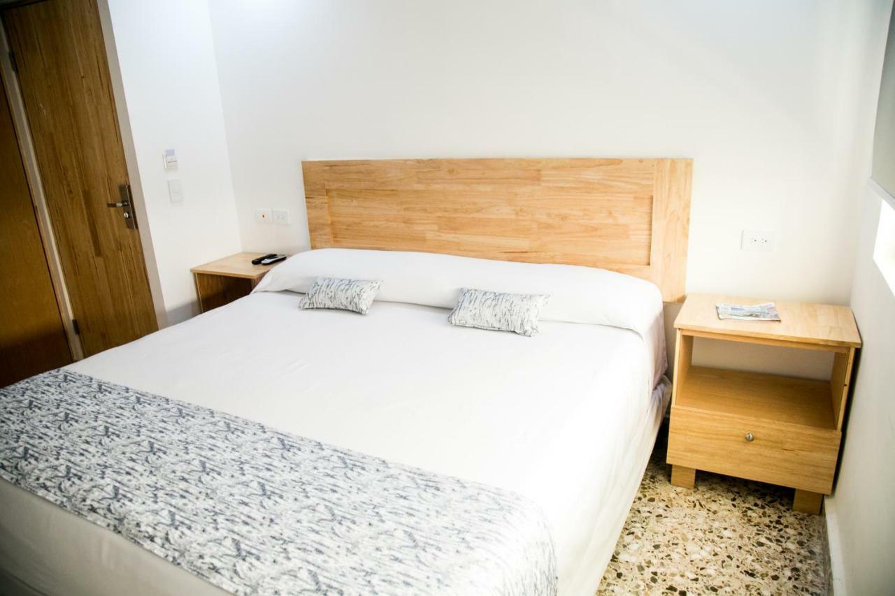 Booking 500 Monterrey Eksteriør billede