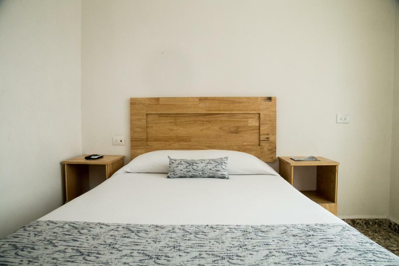 Booking 500 Monterrey Eksteriør billede