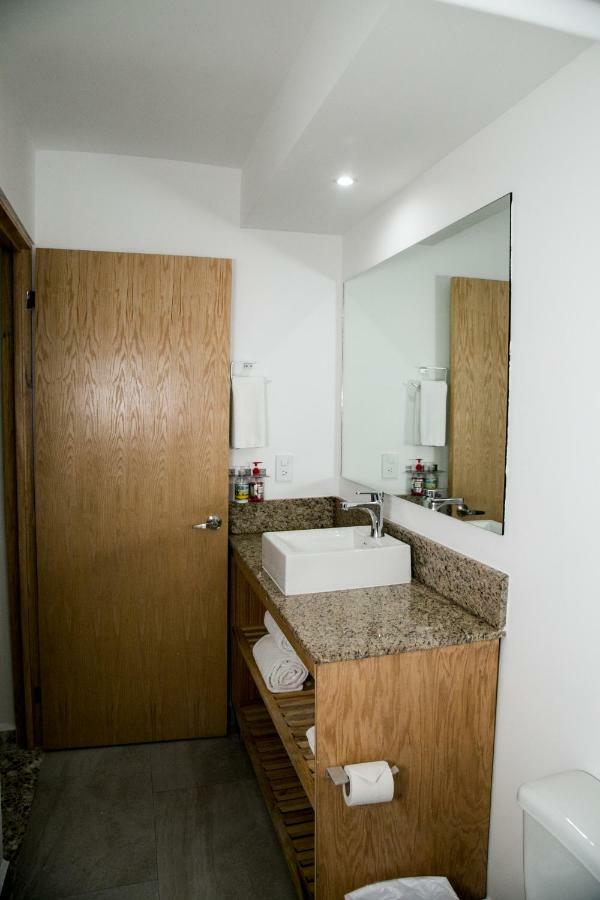 Booking 500 Monterrey Eksteriør billede