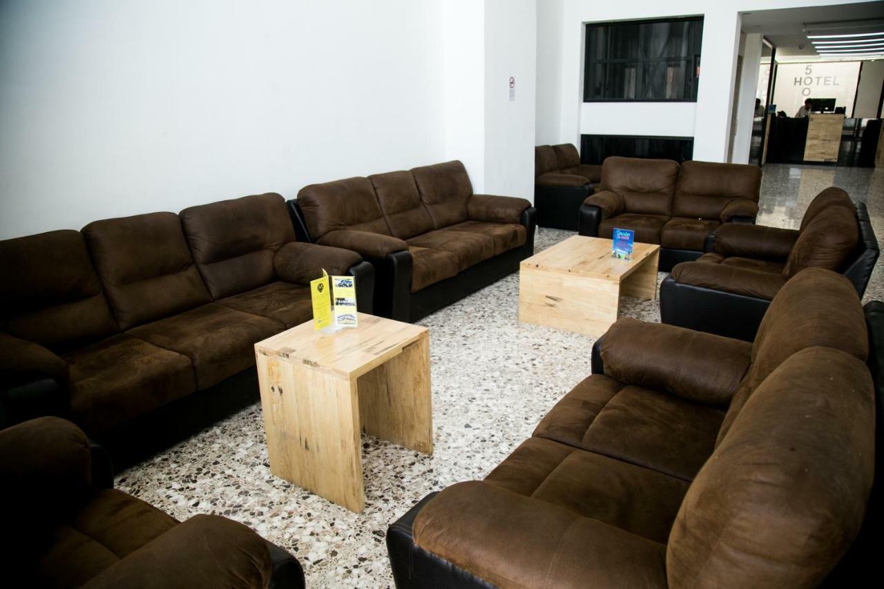 Booking 500 Monterrey Eksteriør billede
